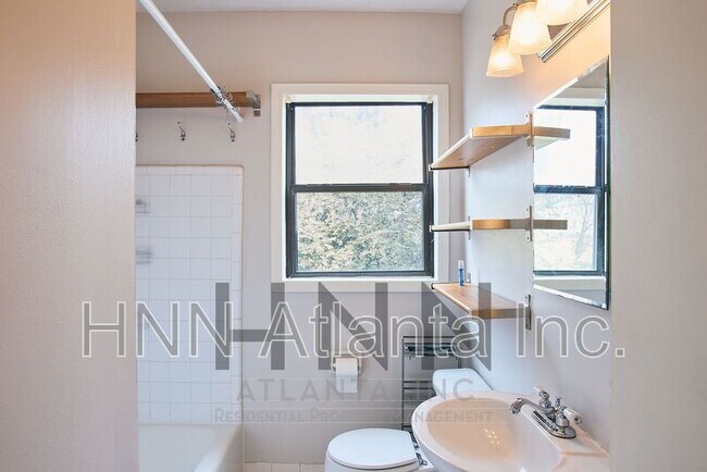 Building Photo - 706 Argonne Ave NE