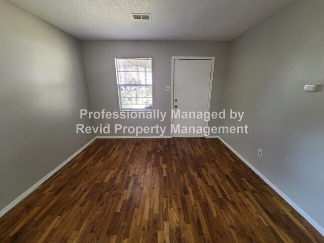 Foto del edificio - 4989 Wilburn Ave