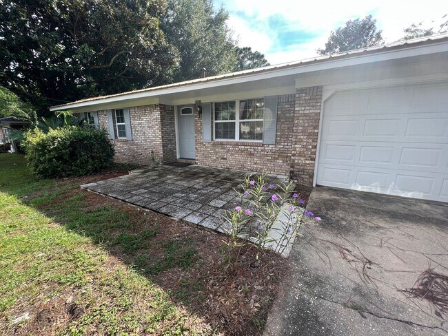 Building Photo - Pensacola - Mallory Heights - 3 Bedroom, 2...