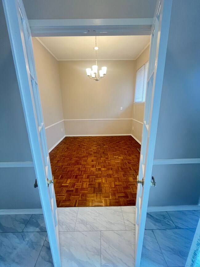 Foto del edificio - Beautiful renovated East Memphis condo located in the Richland area! Community Pool! Small pets a...