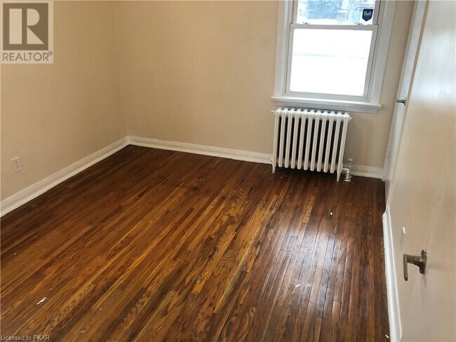Photo du bâtiment - Welcome to Unit B -1269 Clonsilla Ave.