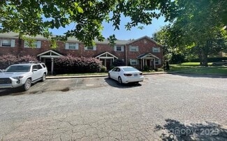 Building Photo - 1201 Green Oaks Ln