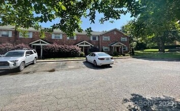 Building Photo - 1201 Green Oaks Ln
