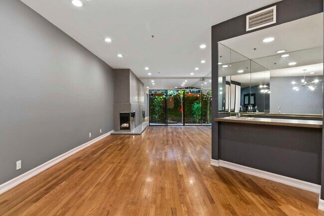 Building Photo - 1201 LARRABEE St