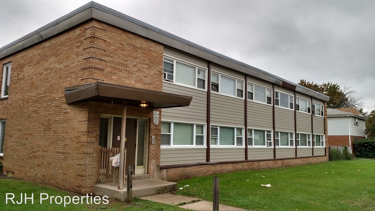 Primary Photo - 4801 W Hampton Ave