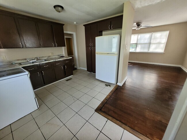 Building Photo - 2508 Elderberry Dr