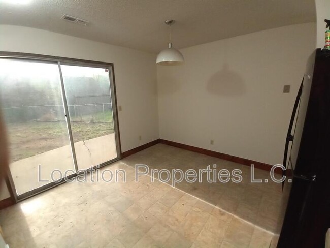 Building Photo - 104 Glenview Drive