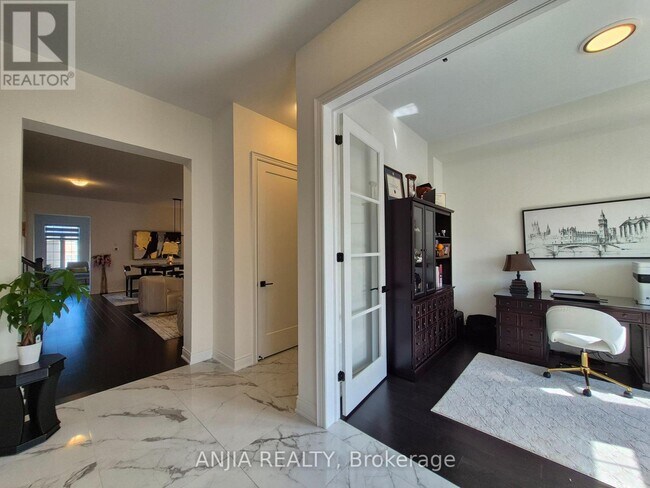 Building Photo - 50 Mdw Vis Cres