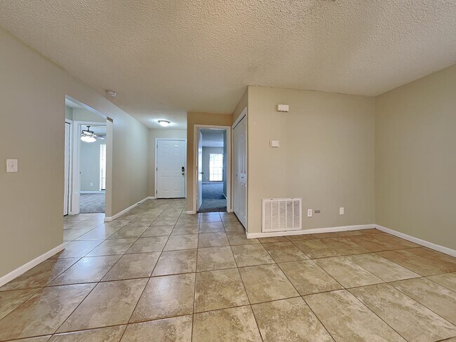 Building Photo - 837 Sunridge Point Dr