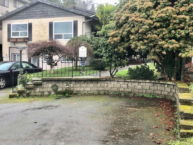 Foto principal - 10710 Stone Ave N
