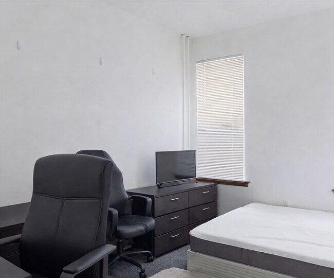 Foto del edificio - 10 Parker Hill Ave
