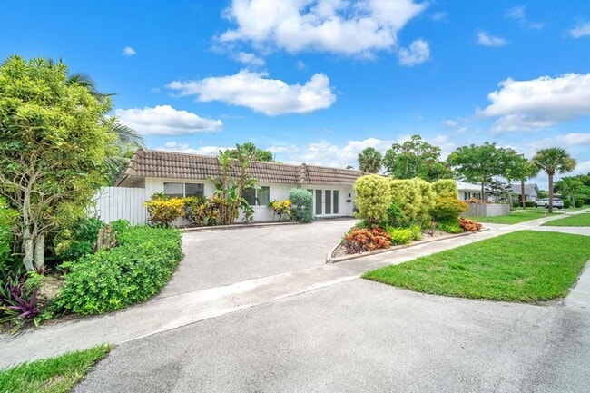 Building Photo - 1424 SW 13th Dr