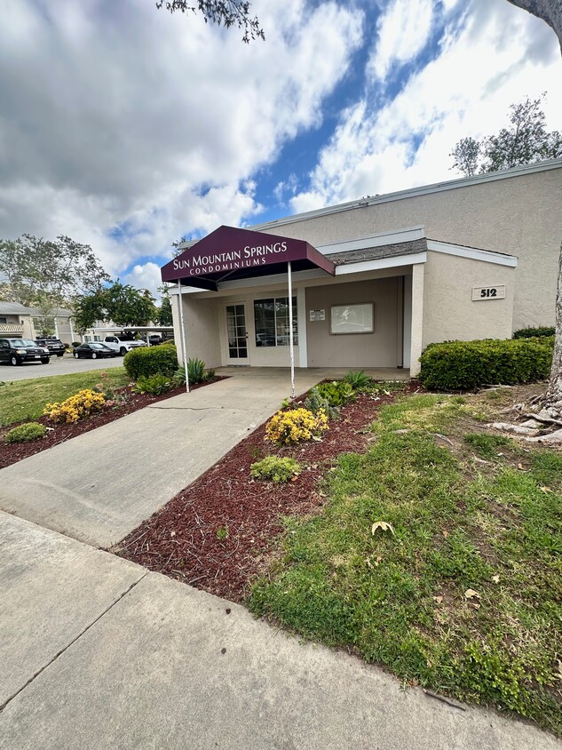 Foto principal - 512 Sandalwood Pl