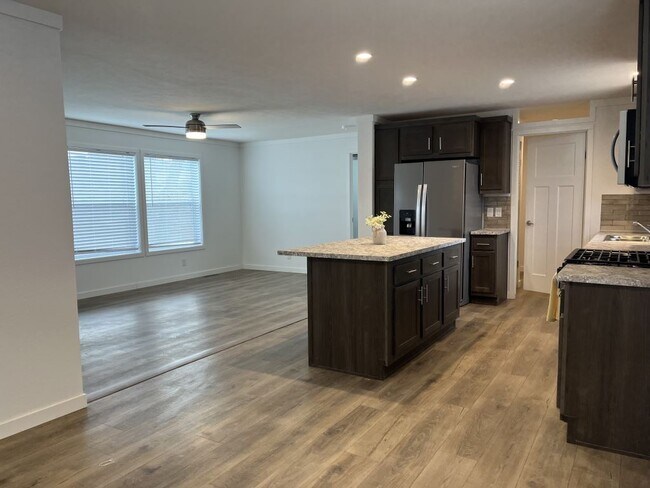 Foto del edificio - 1801 W 92nd Ave