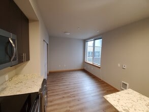 Building Photo - The Grand on Broadway