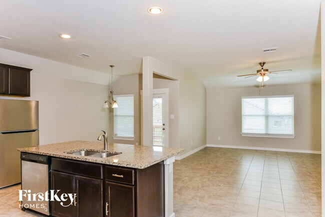 Building Photo - 10518 Rosalina Loop