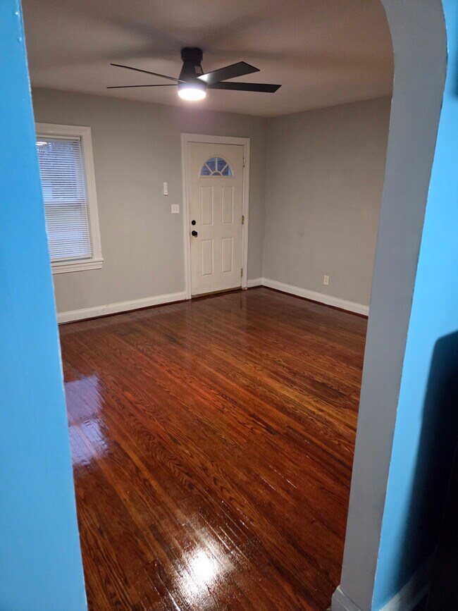 Building Photo - 4879 Charlotte Dr