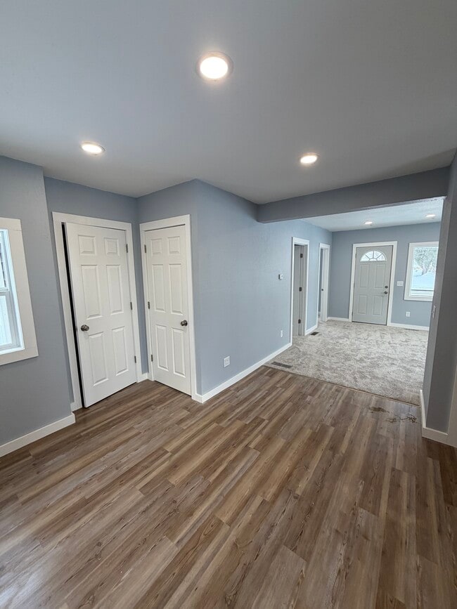 Building Photo - Columbus St