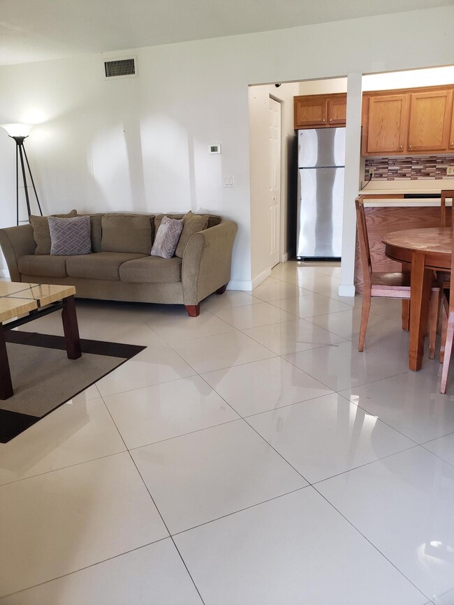 Foto del edificio - 401 Pine Glen Ln