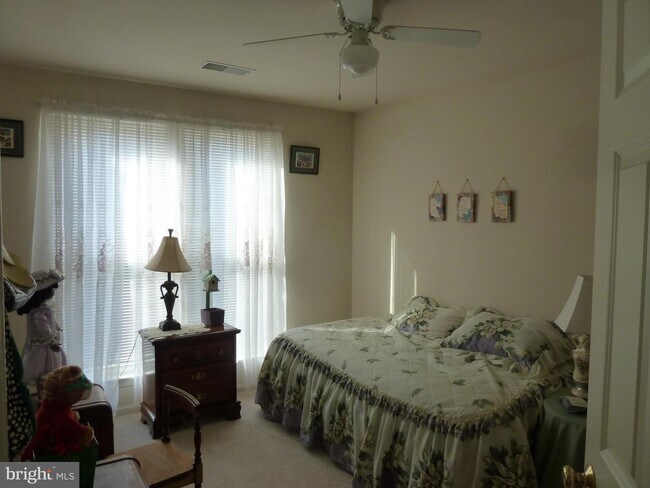 Foto del edificio - 43092 Hunters Green Square