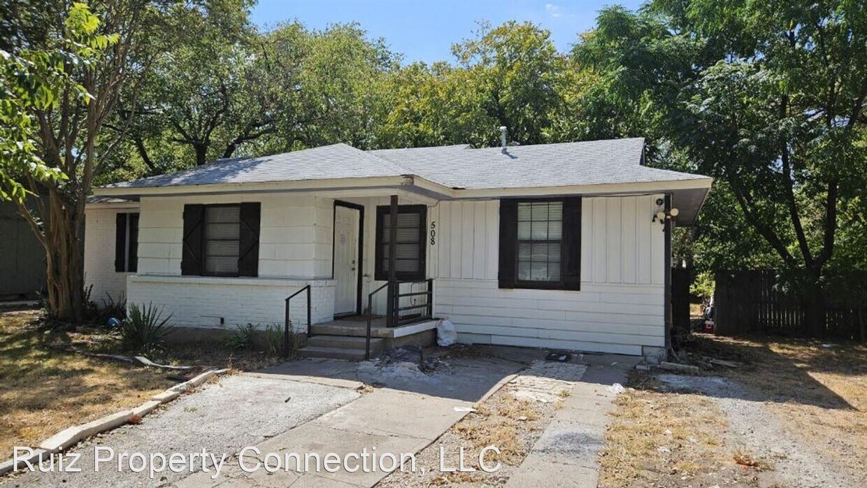Primary Photo - 3 br, 2 bath House - 508 Overhill Dr