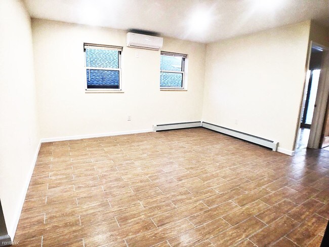 Building Photo - 4 br, 2 bath House - 1747 W 12th St
