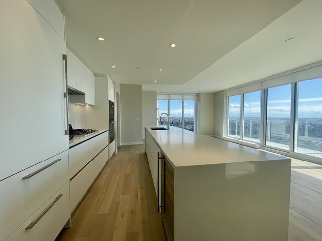 Building Photo - 485 W 42nd Ave