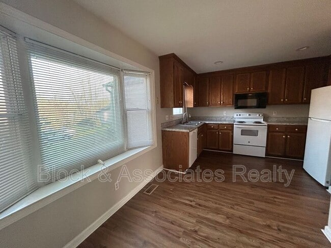 Foto del edificio - 928 Chatfield Dr