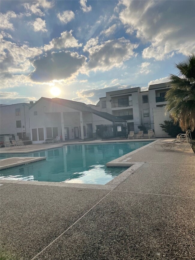 Foto del edificio - 2824 S Bartell Dr