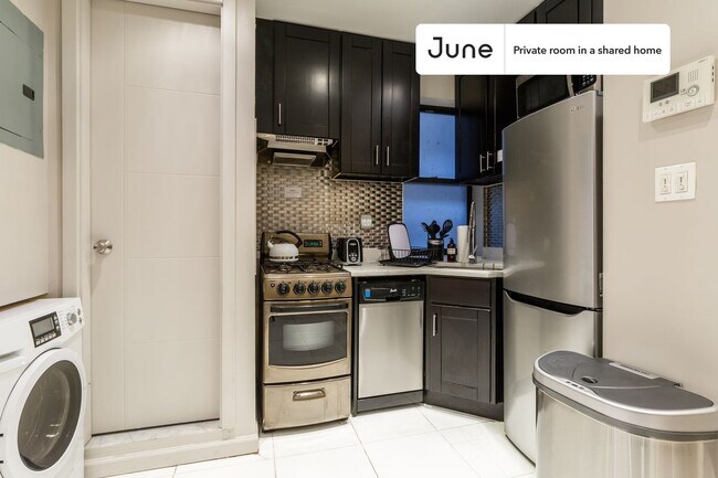 Foto del edificio - Private bedroom in 4 bed/1 bath Home