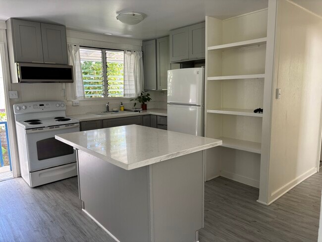 Building Photo - 2920 Kalihi St