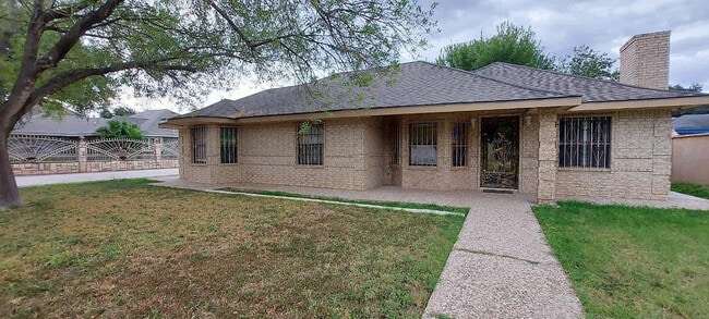 Building Photo - 914 Chihuahua St