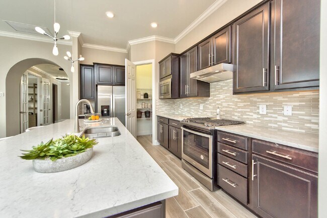 Building Photo - Luxurious vacation rental in Greyhawk at Golf Club of the Everglades