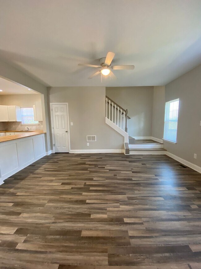 Foto del edificio - 162 Strickland Ave