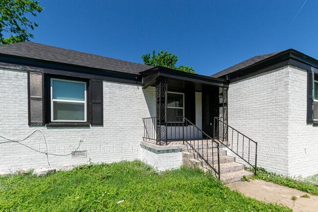 Building Photo - 2301 Granada Blvd