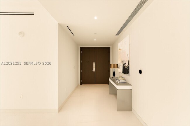 Building Photo - 300 Biscayne Blvd