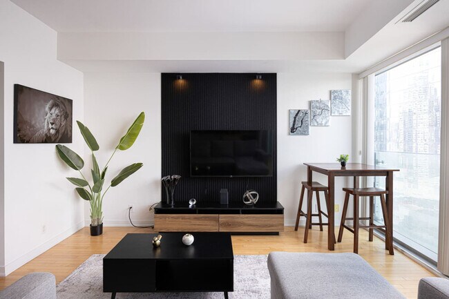 Photo du bâtiment - 807 York St