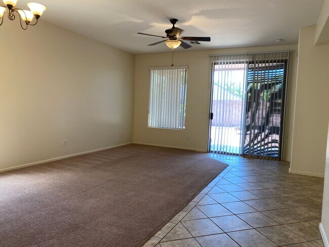 Foto del edificio - 3265 E Hampton Ln