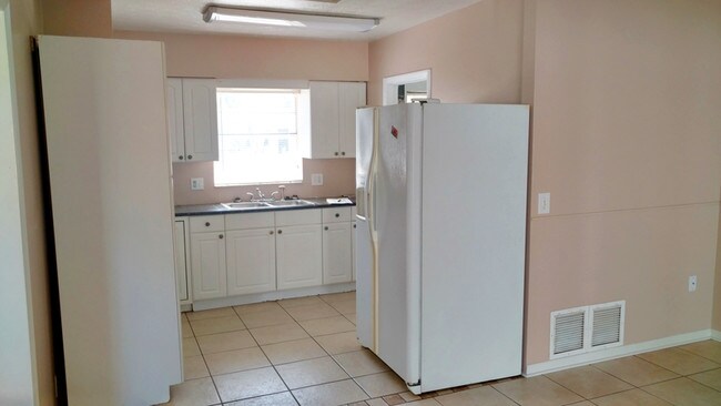 Foto del edificio - 604 Princeton St