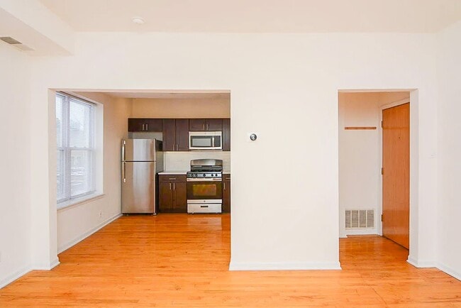 Photo - 1555 N Mohawk St Apartment