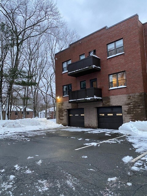 Building Photo - 135 Florence St