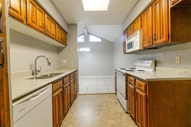 Building Photo - 728 Via Miramonte