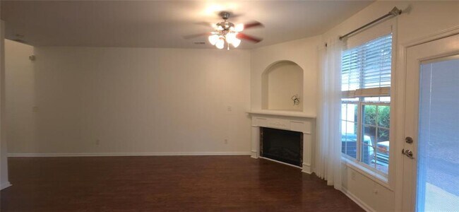 Foto del edificio - 561 Woodland Park Terrace