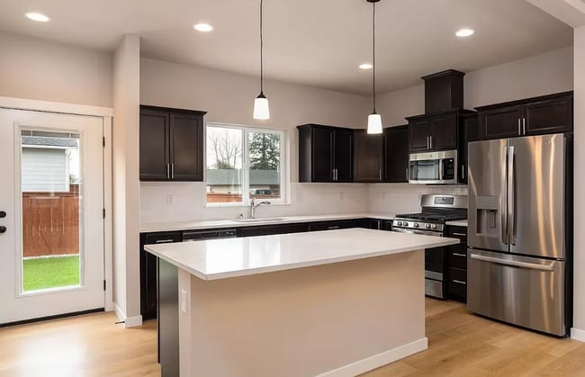 Building Photo - 122 N Trl Rd