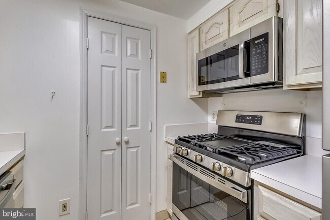 Building Photo - 4808 Moorland Ln