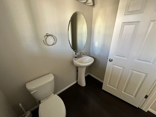 Building Photo - 3 BED 3 BATH WITH STUNNING VIEW OF PIKES P...