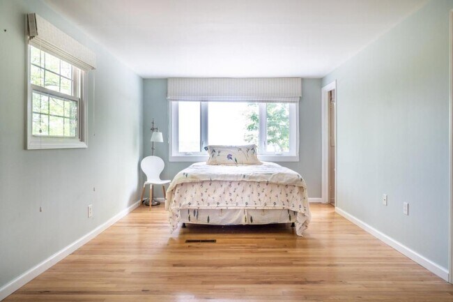 Foto del edificio - 122 Rivercrest Dr