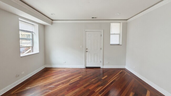 Building Photo - 2038 W Touhy Ave