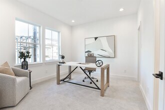 Building Photo - 1020 W 15th 1/2 St