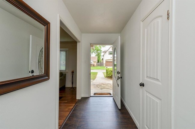 Building Photo - 10831 Lasso Ln